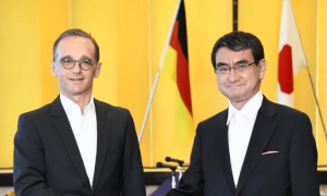 警报拉响！27国统一战线，德国外长公然叫板中国，解放军大批军机起飞，不退一步！