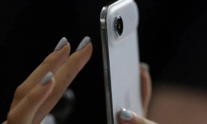 iPhone Air在华发售延期，苹果发布声明：正与监管机构紧密合作，力争尽快在中国推出；原定今晚与另外三款iPhone同步预售